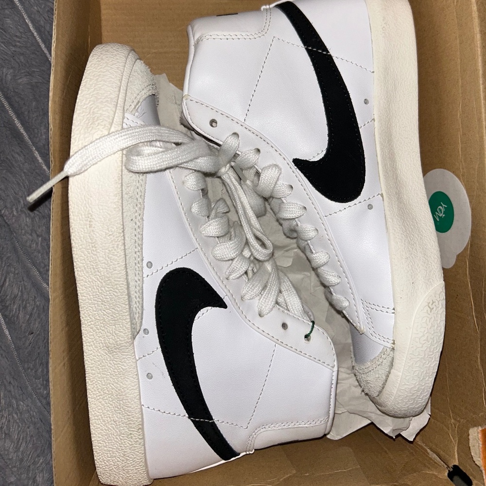 Nike blazers mid 77 woman’s